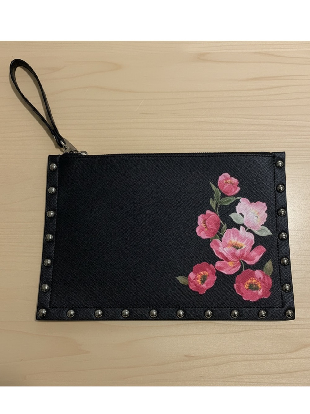 💖 White House Black Market Black Studded Floral Wristlet Pouch Clutch 💖